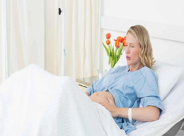 输卵管堵塞对试管受孕的影响有多大，成功率和宫外孕的影响全面分析